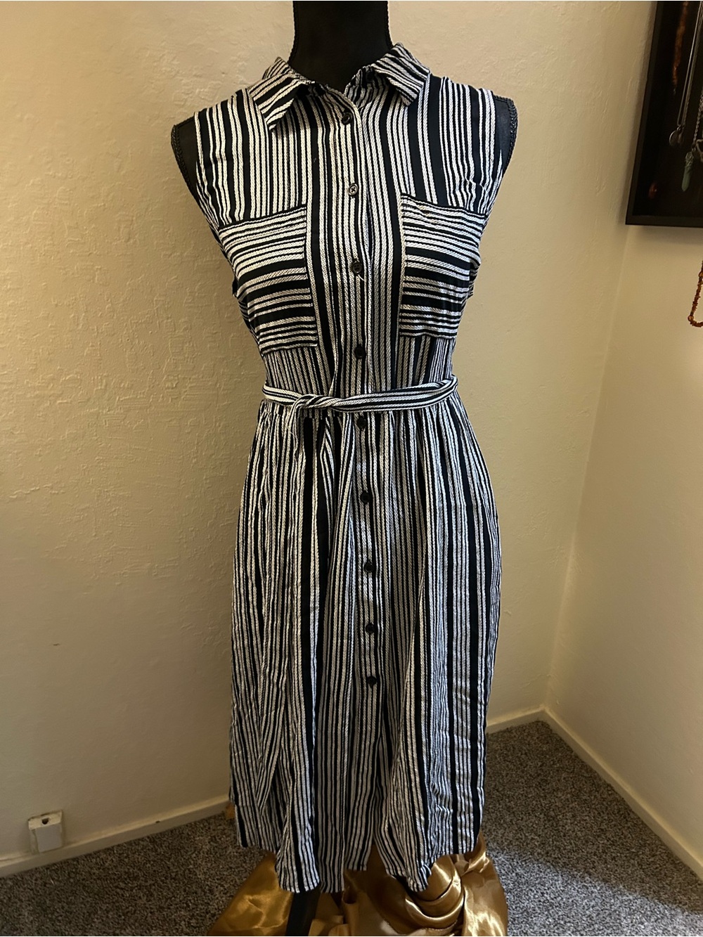 💜3 for $25💜 Black & White Striped Sleeveless Midi Shirt Dress with Belt